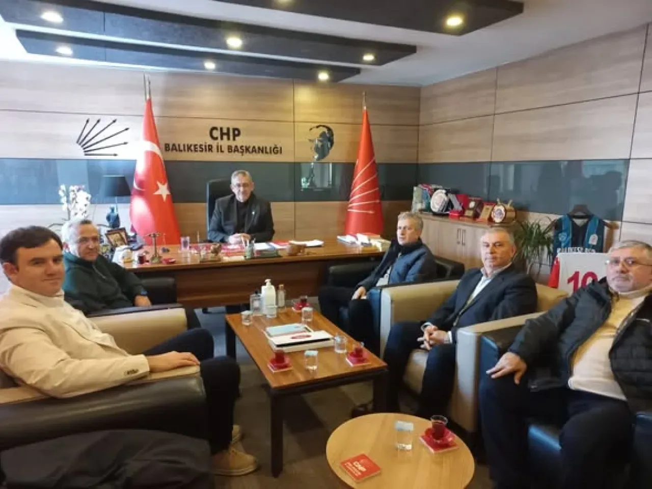 Susurluk Belediye Başkanı Hakan Yıldırım Semizel, CHP Balıkesir İl Başkanlığını Ziyaret Etti Susurluk Belediye Başkanı Hakan Yıldırım Semizel, CHP Balıkesir İl Başkanlığını Ziyaret Etti