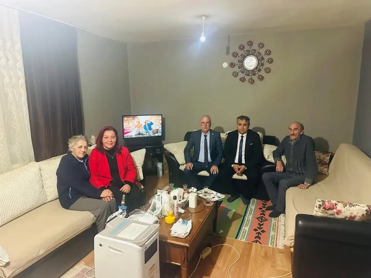 MHP Silivri İlçe Teşkilatı, Saplak Ailesi'ne Sosyal Sorumluluk Ziyaretinde Bulundu MHP Silivri İlçe Teşkilatı, Saplak Ailesi'ne Sosyal Sorumluluk Ziyaretinde Bulundu