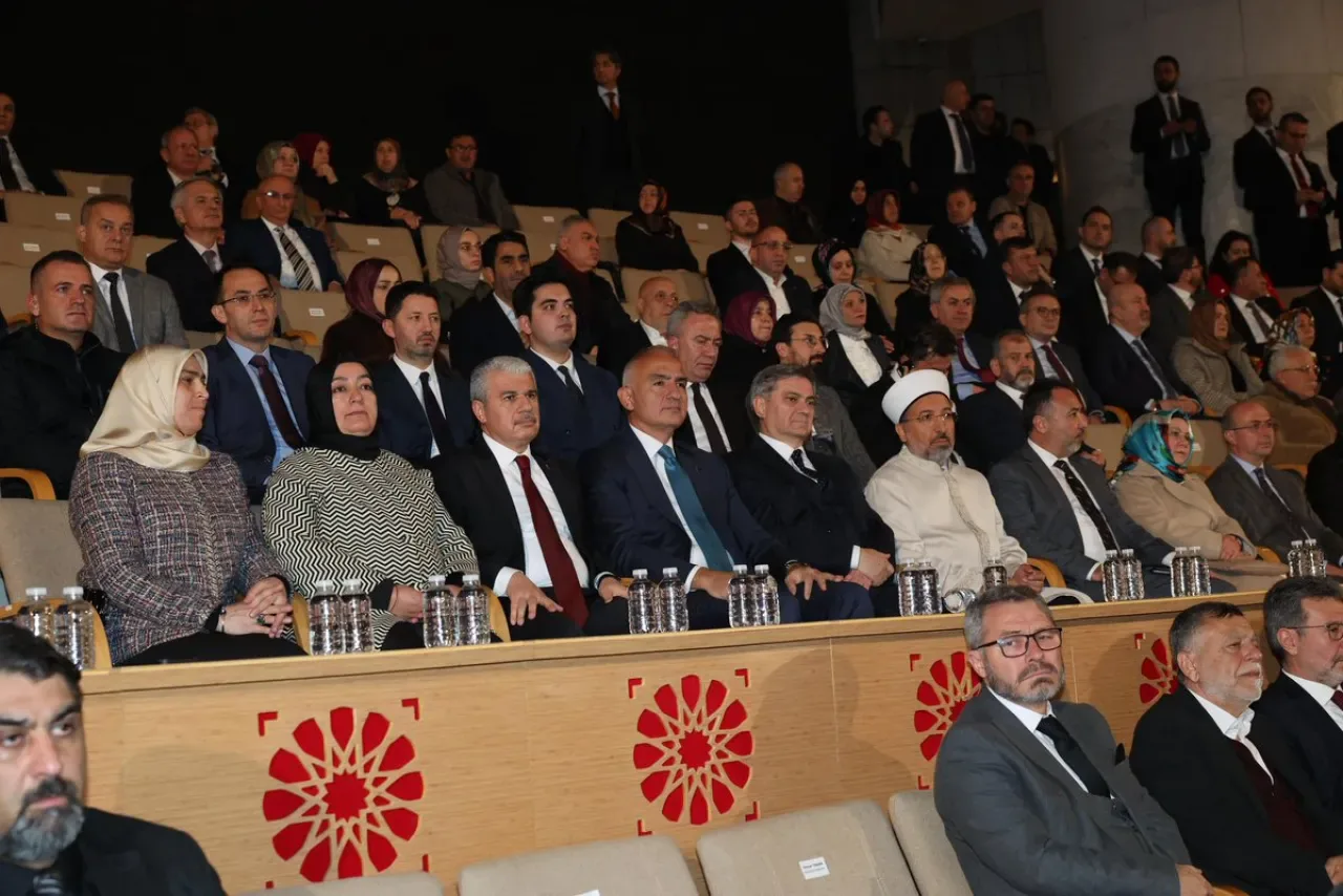 Konya'da Mevlana'nın 752. Vuslat Yıl Dönümü Törenleri 'Huzur Vakti' Temasıyla Sona Erdi Konya'da Mevlana'nın 752. Vuslat Yıl Dönümü Törenleri 'Huzur Vakti' Temasıyla Sona Erdi