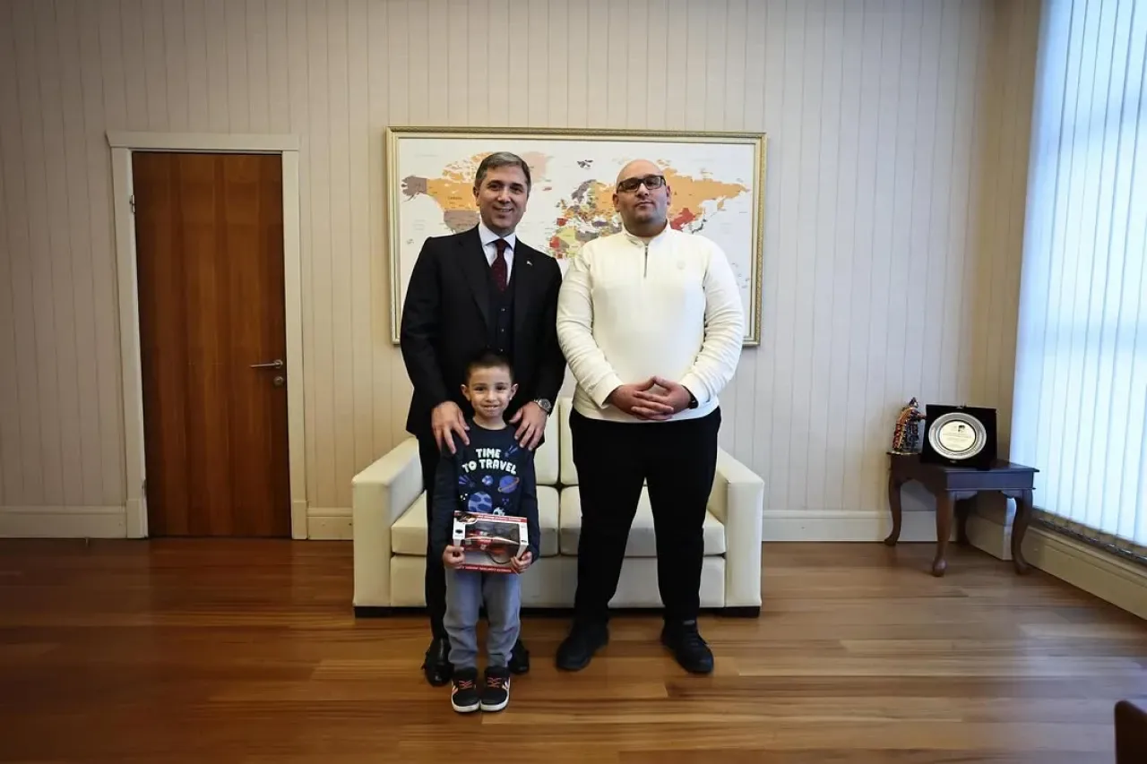 AK Partili Sırakaya, Almanya'dan Gelen Vatandaşlarla Buluştu AK Partili Sırakaya, Almanya'dan Gelen Vatandaşlarla Buluştu