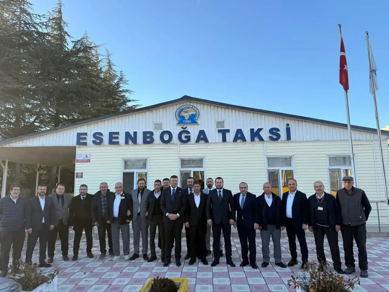 Milliyetçi Hareket Partisi Çubuk'ta Taksiciler Kooperatifi'ni Ziyaret Etti Milliyetçi Hareket Partisi Çubuk'ta Taksiciler Kooperatifi'ni Ziyaret Etti