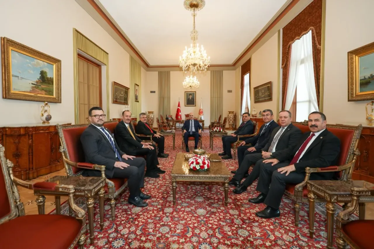 AK Parti Kocaeli Milletvekili TIPİOĞLU, TBMM'ye Güvenlik ve İstihbarat Komisyonu Raporunu Sundu AK Parti Kocaeli Milletvekili TIPİOĞLU, TBMM'ye Güvenlik ve İstihbarat Komisyonu Raporunu Sundu
