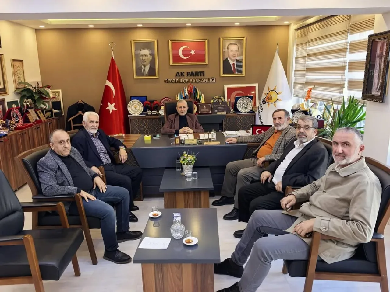 AK Parti Gebze İlçe Başkanı'na Camii Yönetiminden Ziyaret AK Parti Gebze İlçe Başkanı'na Camii Yönetiminden Ziyaret