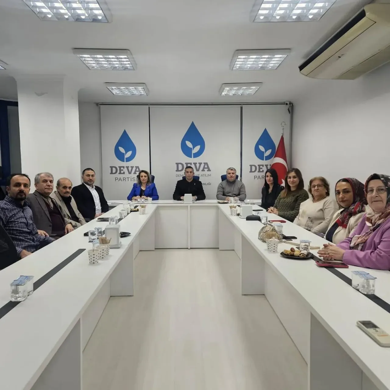 DEVA Partisi Kocaeli'de Şehrin Sorunlarını ve Çözüm Projelerini Görüştü DEVA Partisi Kocaeli'de Şehrin Sorunlarını ve Çözüm Projelerini Görüştü