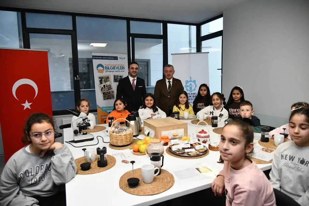 Başiskele'ye Yeni Bilgievi: İbn-i Sina Bilgievi Gençlerle Buluştu Başiskele'ye Yeni Bilgievi: İbn-i Sina Bilgievi Gençlerle Buluştu