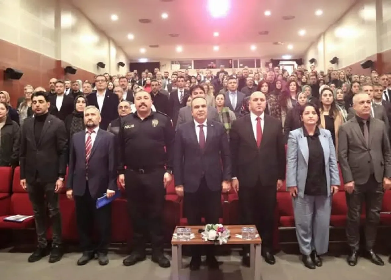 Başakşehir'de Okul Aile Birlikleri Yönetmeliği Bilgilendirme Toplantısı Yapıldı Başakşehir'de Okul Aile Birlikleri Yönetmeliği Bilgilendirme Toplantısı Yapıldı