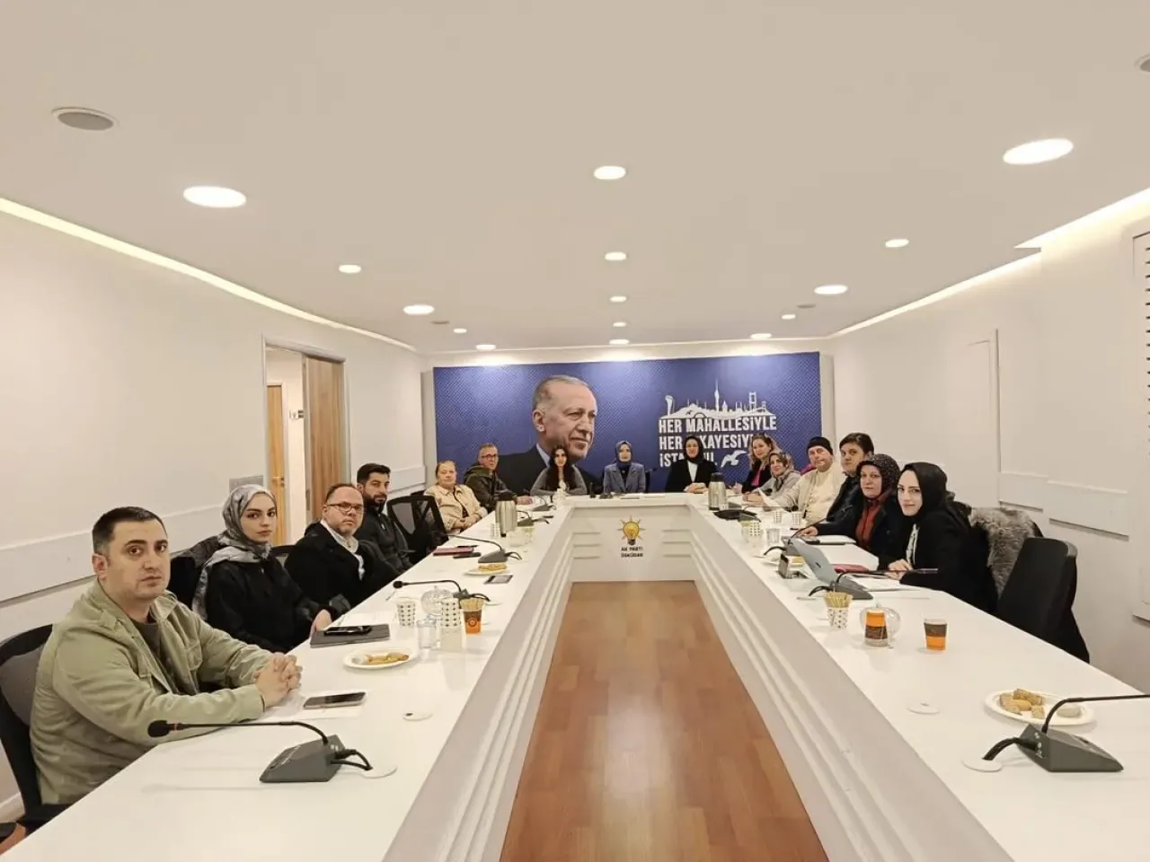 AK Parti Üsküdar'da Mahalle Sekreterya Başkanları İle Saha Koordinasyon Toplantısı Yapıldı AK Parti Üsküdar'da Mahalle Sekreterya Başkanları İle Saha Koordinasyon Toplantısı Yapıldı
