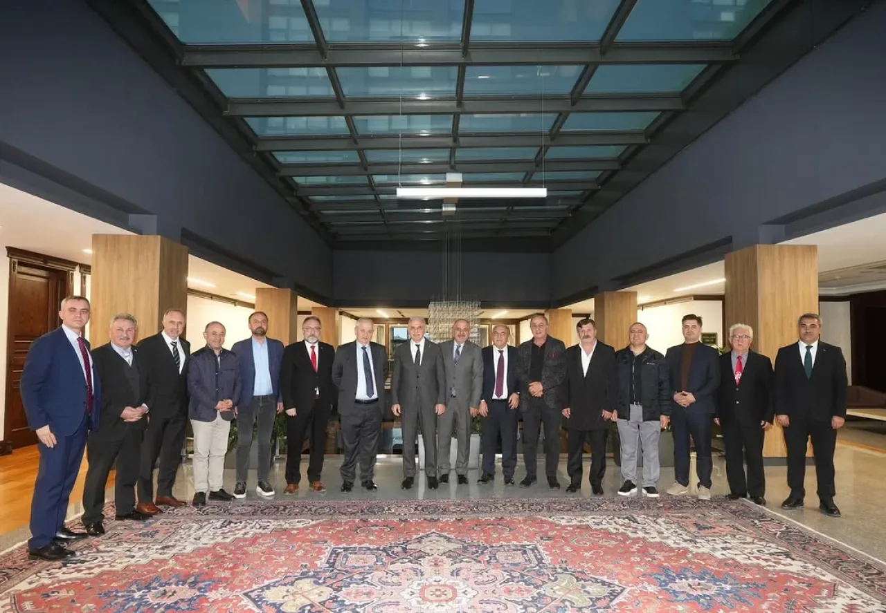 İstanbul Ümraniye Belediye Başkanı İsmet Yıldırım, ESSİAD Yönetimini Ağırladı İstanbul Ümraniye Belediye Başkanı İsmet Yıldırım, ESSİAD Yönetimini Ağırladı