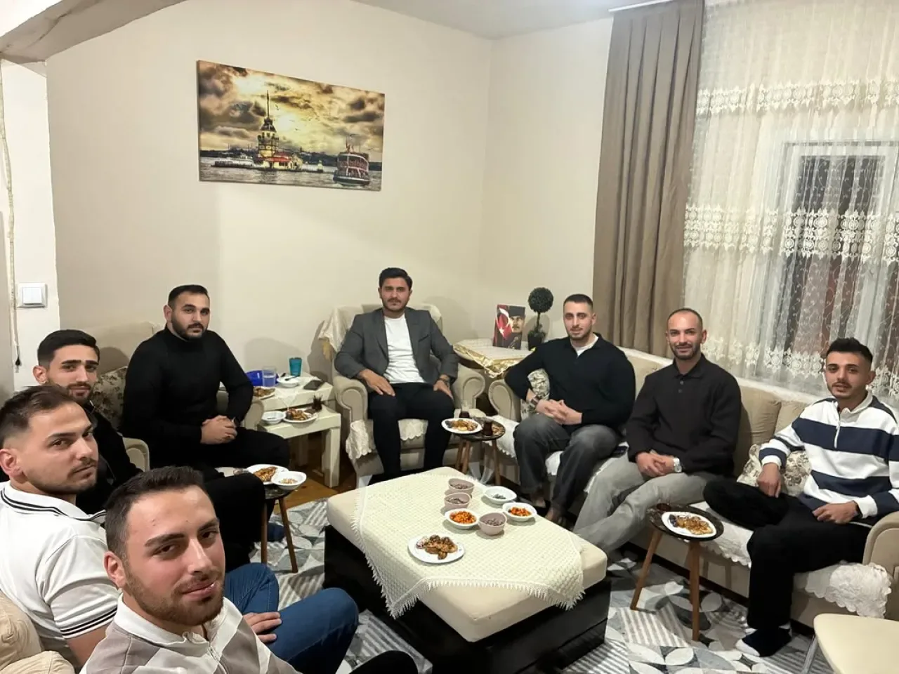 AK Parti Pendik Gençlik Kolları, Öğrencileri Evlerinde Ziyaret Etti AK Parti Pendik Gençlik Kolları, Öğrencileri Evlerinde Ziyaret Etti