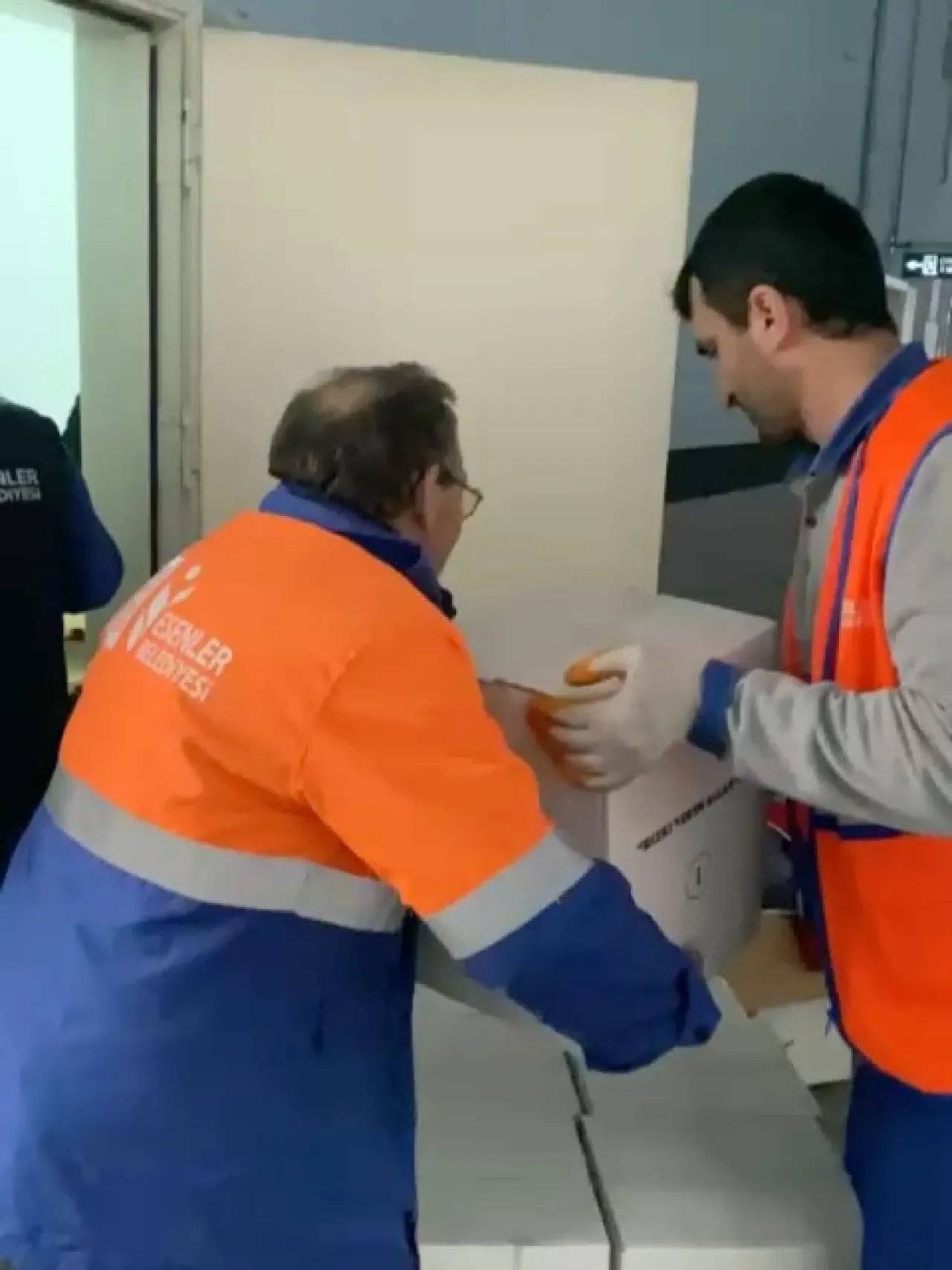 Türk Kızılay Esenler, Ramazan Yardımları İçin Esenler Belediyesi'ne Teşekkür Etti Türk Kızılay Esenler, Ramazan Yardımları İçin Esenler Belediyesi'ne Teşekkür Etti