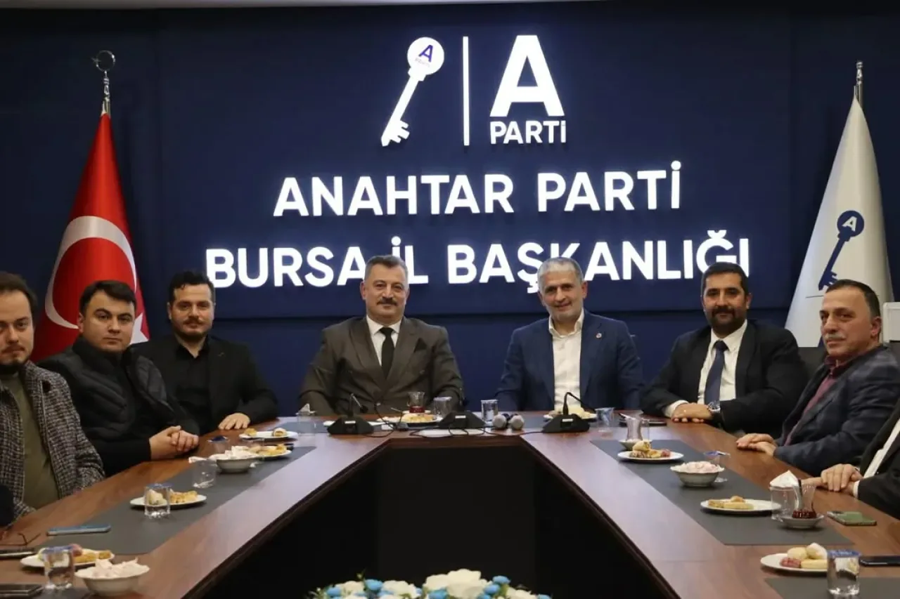 Saadet Partisi Bursa İl Başkanı Hamza Gürsel, Anahtar Parti'ye Nezaket Ziyaretinde Bulundu Saadet Partisi Bursa İl Başkanı Hamza Gürsel, Anahtar Parti'ye Nezaket Ziyaretinde Bulundu