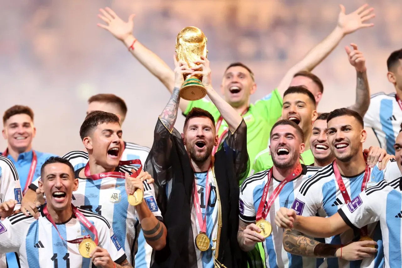 Lionel Messi ve Arjantin, Dünya Kupası'nda Tarihi Zafer Kazandı Lionel Messi ve Arjantin, Dünya Kupası'nda Tarihi Zafer Kazandı