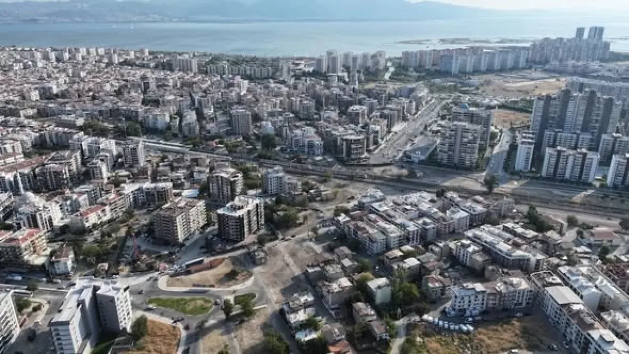 İzmir Mavişehir'de Trafik Rahatlayacak: Şemikler Üst Geçidi Yapımı Başlıyor İzmir Mavişehir'de Trafik Rahatlayacak: Şemikler Üst Geçidi Yapımı Başlıyor