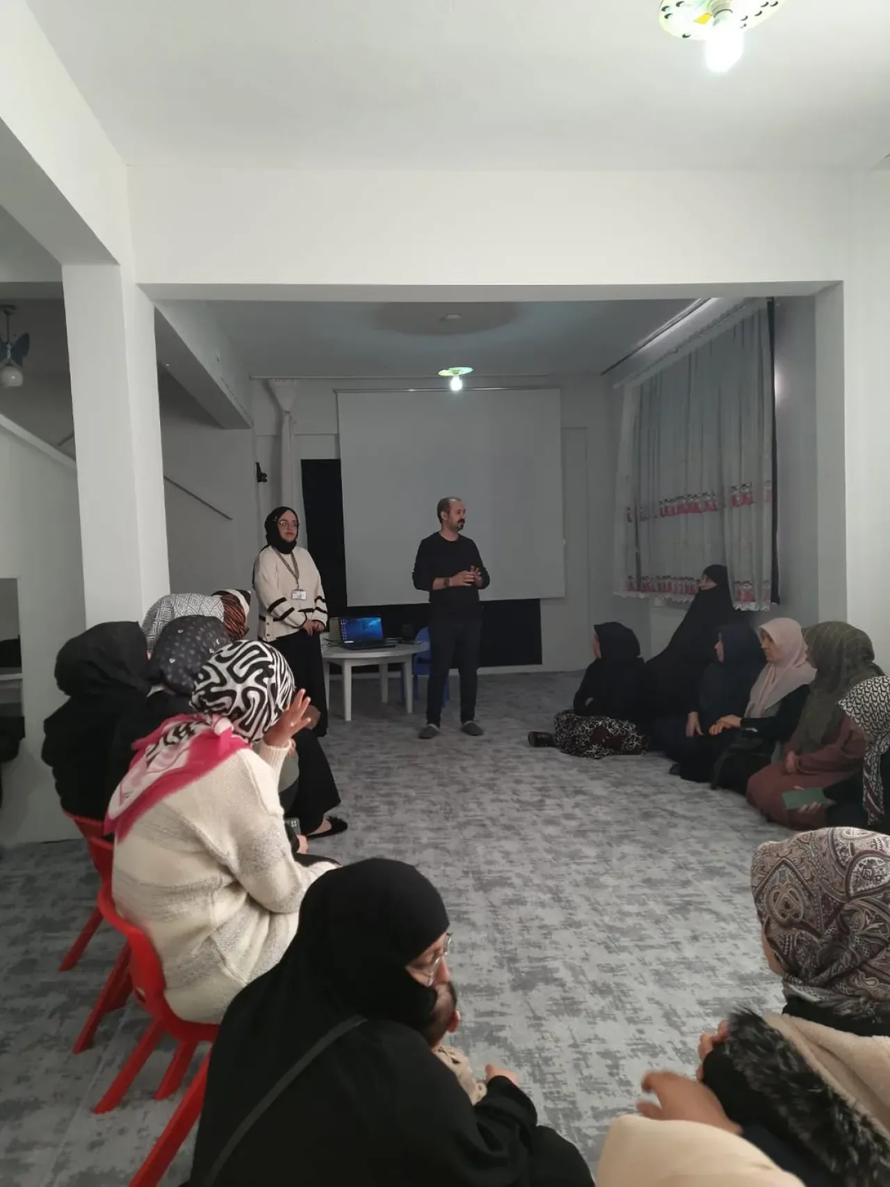 İnegöl'de Ailelere Teknoloji Bağımlılığı Eğitimi ve Kanser Taraması Bilgilendirmesi İnegöl'de Ailelere Teknoloji Bağımlılığı Eğitimi ve Kanser Taraması Bilgilendirmesi