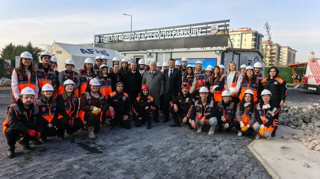Silivri Belediyesi Afet Merkezi'nde Üniversite-Rektör İş Birliği Silivri Belediyesi Afet Merkezi'nde Üniversite-Rektör İş Birliği