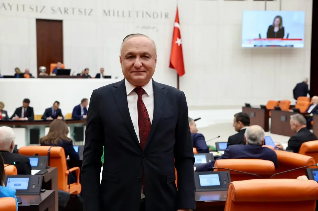CHP'li Melih Meriç'ten Sabah Mesajı: Esnafa ve Öğrencilere Destek CHP'li Melih Meriç'ten Sabah Mesajı: Esnafa ve Öğrencilere Destek