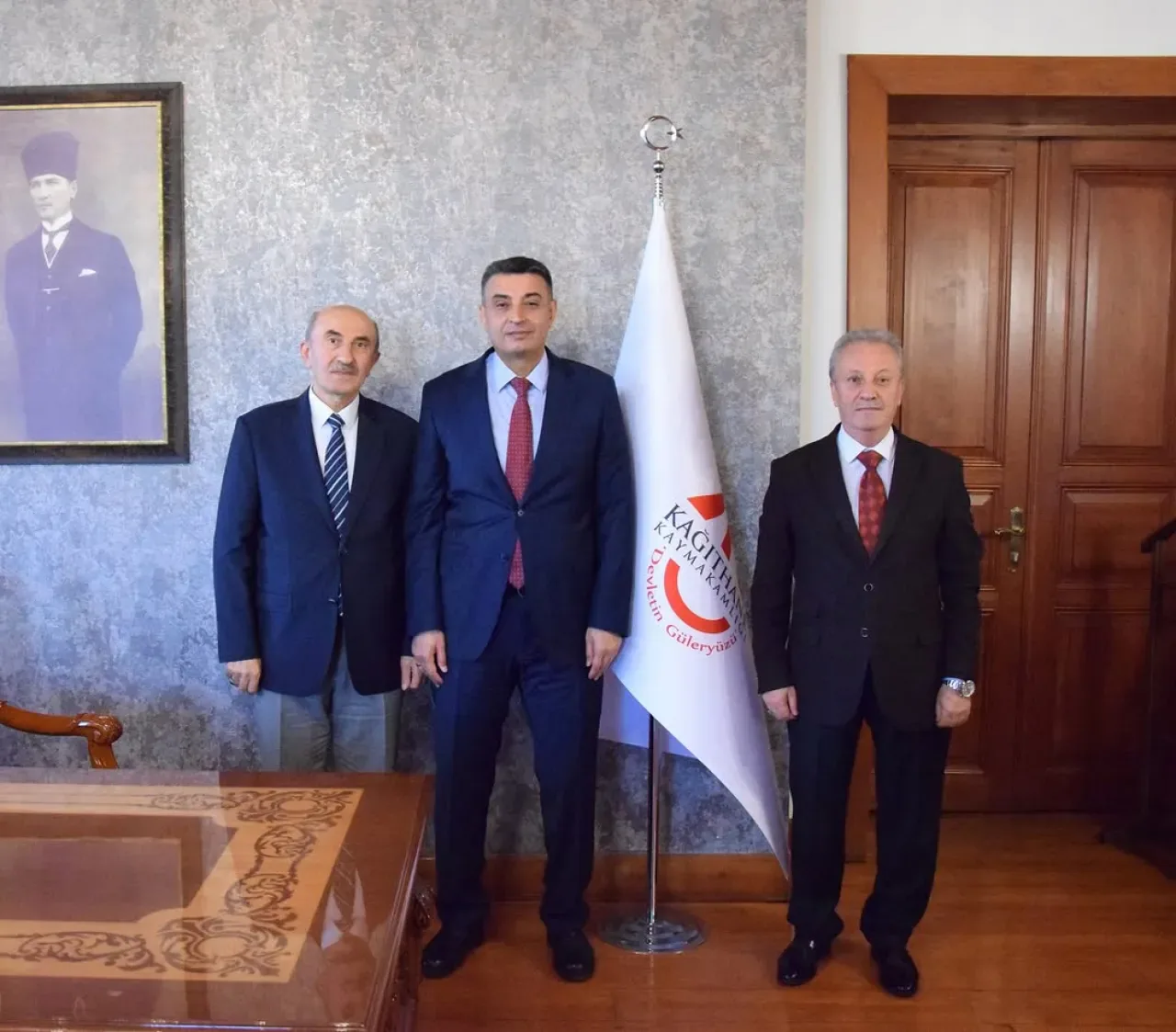 Kağıthane Kaymakamı Yüksel Kara, İş İnsanları ve Meclis Üyelerini Makamında Ağırladı Kağıthane Kaymakamı Yüksel Kara, İş İnsanları ve Meclis Üyelerini Makamında Ağırladı