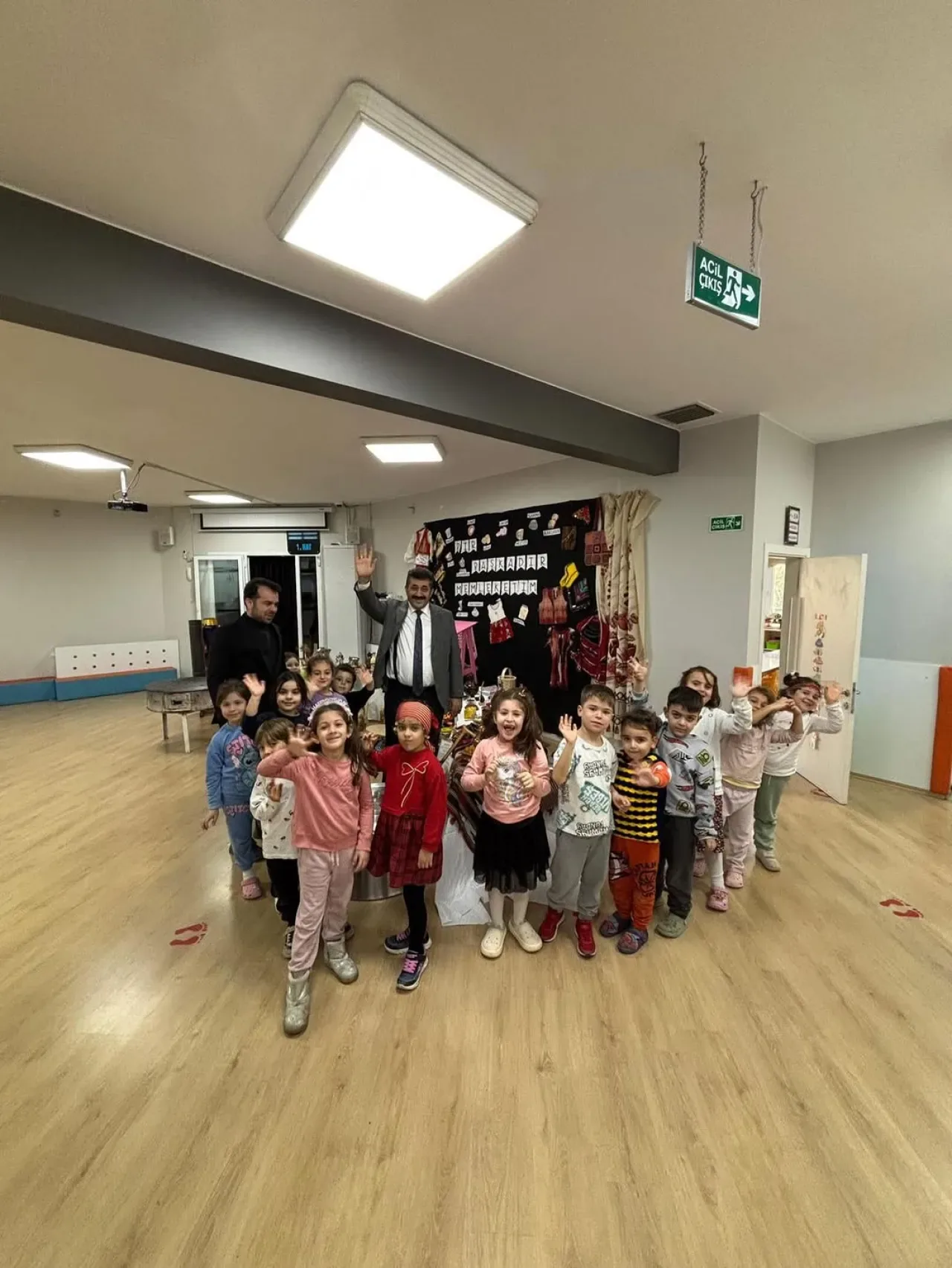 Kâğıthane İlçe Milli Eğitim Müdürü Mustafa Hoşyiğit Anaokulu Ziyaretinde Öğrencilerle Buluştu Kâğıthane İlçe Milli Eğitim Müdürü Mustafa Hoşyiğit Anaokulu Ziyaretinde Öğrencilerle Buluştu