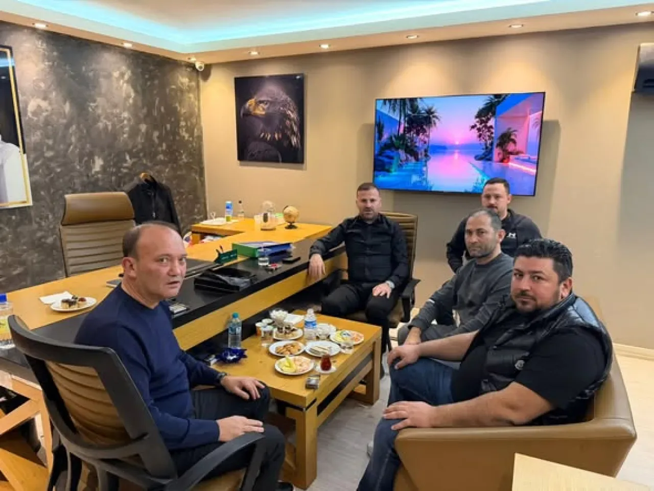 Arnavutköy'de Siyasi Tecrübe Paylaşımı: Eski Belde Başkanı Metin Karan Ziyaret Edildi Arnavutköy'de Siyasi Tecrübe Paylaşımı: Eski Belde Başkanı Metin Karan Ziyaret Edildi