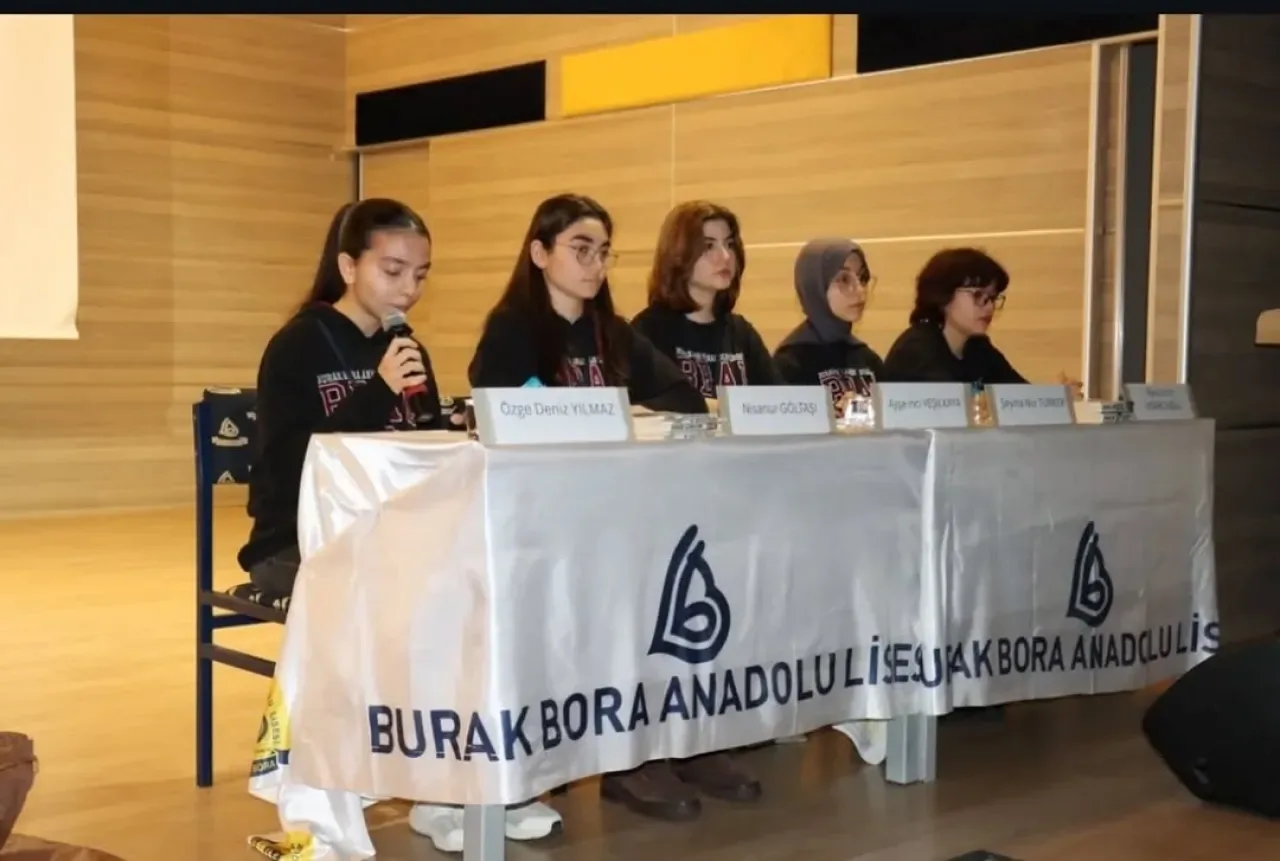 Kartal'da Anadolu Mektebi Öğrencileri Cengiz Aytmatov'u Anlattı Kartal'da Anadolu Mektebi Öğrencileri Cengiz Aytmatov'u Anlattı