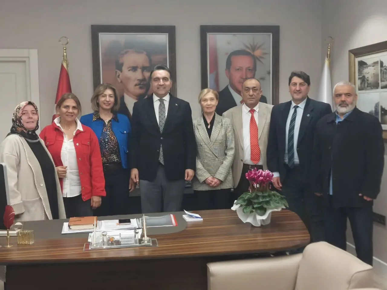 Sarıyer Kent Konseyi ve AK Parti İlçe Başkanı Bir Araya Geldi Sarıyer Kent Konseyi ve AK Parti İlçe Başkanı Bir Araya Geldi