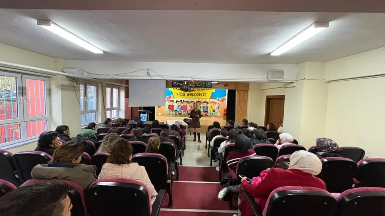 Sancaktepe'de Veli Akademileri Seminerleri Yoğun İlgi Gördü Sancaktepe'de Veli Akademileri Seminerleri Yoğun İlgi Gördü