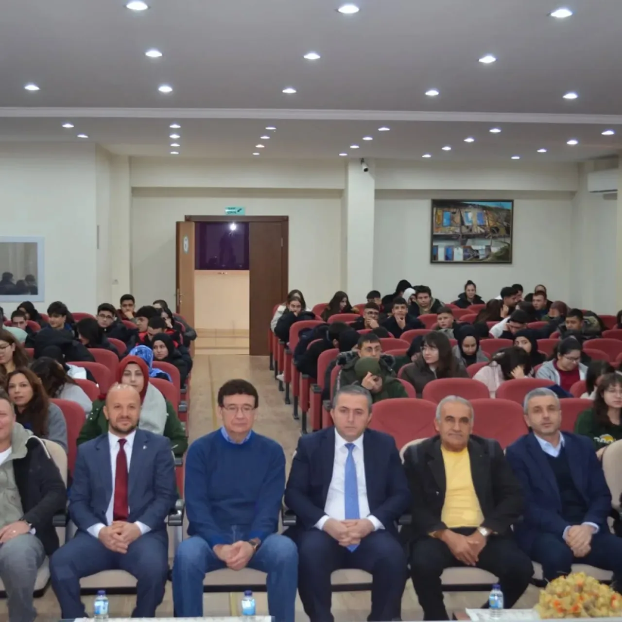 Ayaş'ta Üniversite Adaylarına "Beyin Temelli Öğrenme" Semineri Ayaş'ta Üniversite Adaylarına "Beyin Temelli Öğrenme" Semineri