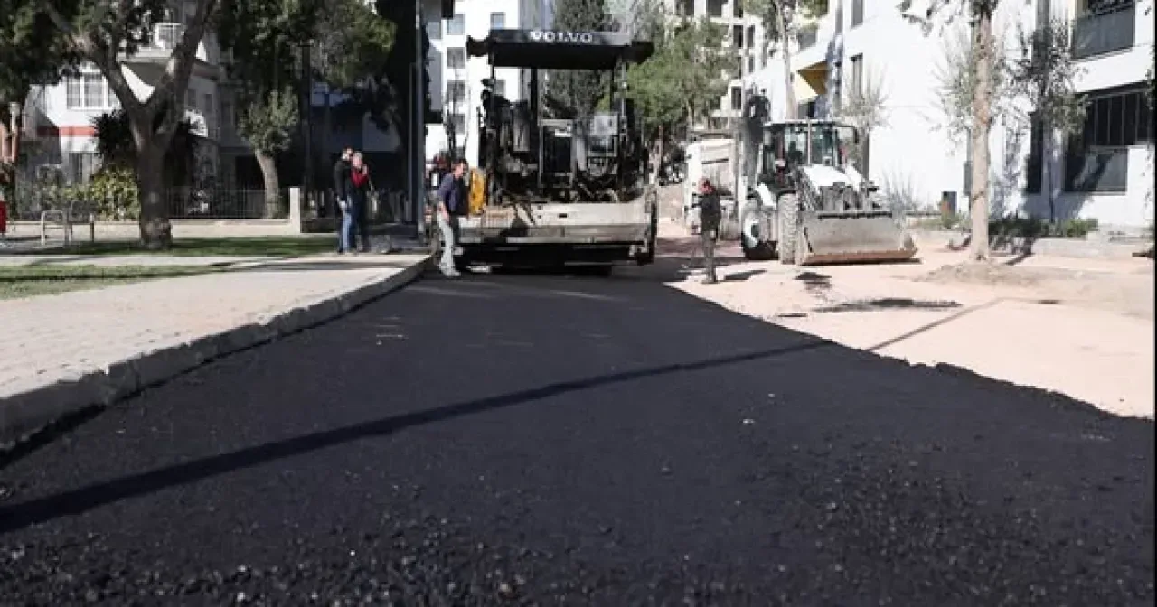 Bayraklı'da Yol Yapım Seferberliği: Osmangazi Mahallesi'nde Asfalt Çalışmaları Başladı Bayraklı'da Yol Yapım Seferberliği: Osmangazi Mahallesi'nde Asfalt Çalışmaları Başladı