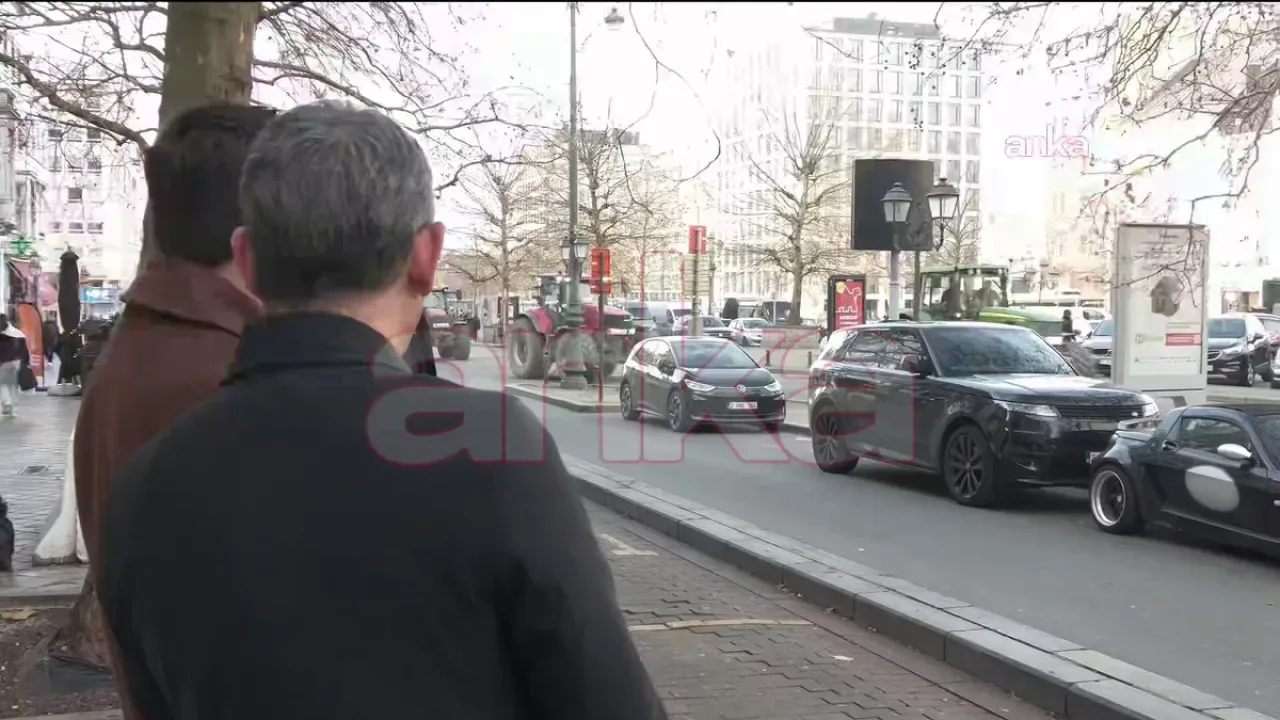 Belçikalı Çiftçiler Brüksel'de Traktörlerle Eylem Yaptı Belçikalı Çiftçiler Brüksel'de Traktörlerle Eylem Yaptı