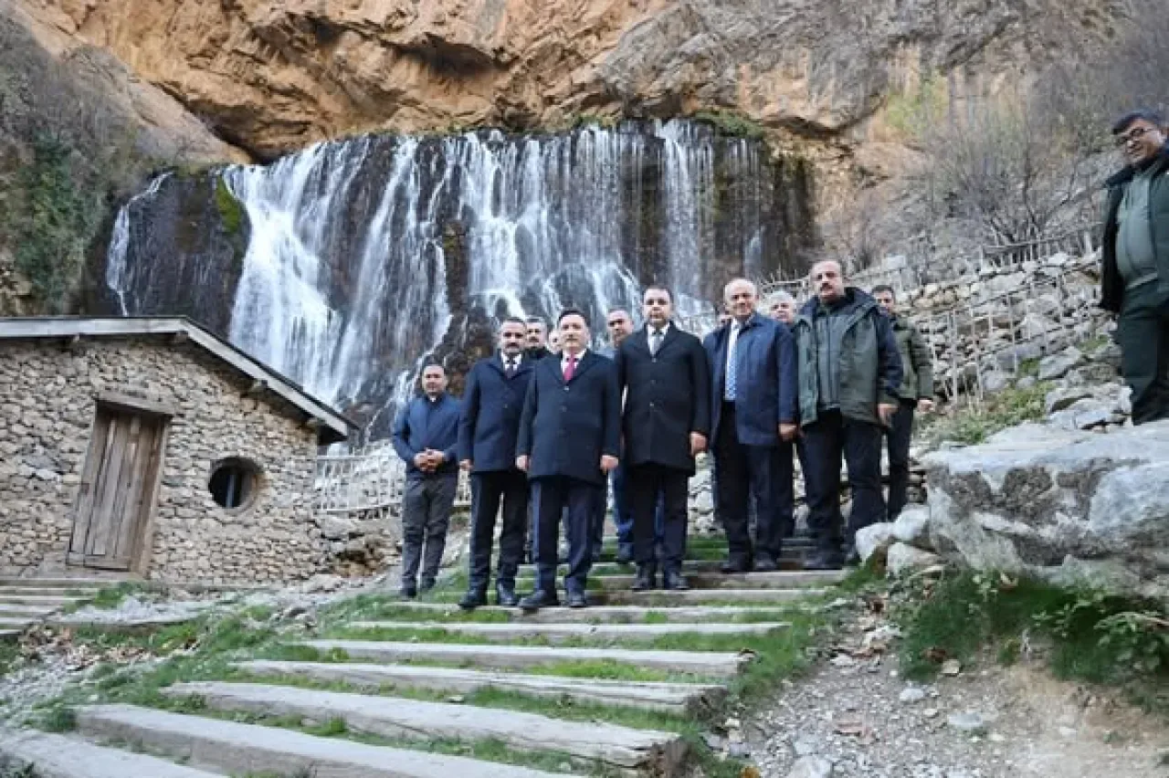 Kayseri Valisi Gökmen Çiçek, Yahyalı'daki Kapuzbaşı Şelaleleri'nde İncelemede Bulundu Kayseri Valisi Gökmen Çiçek, Yahyalı'daki Kapuzbaşı Şelaleleri'nde İncelemede Bulundu
