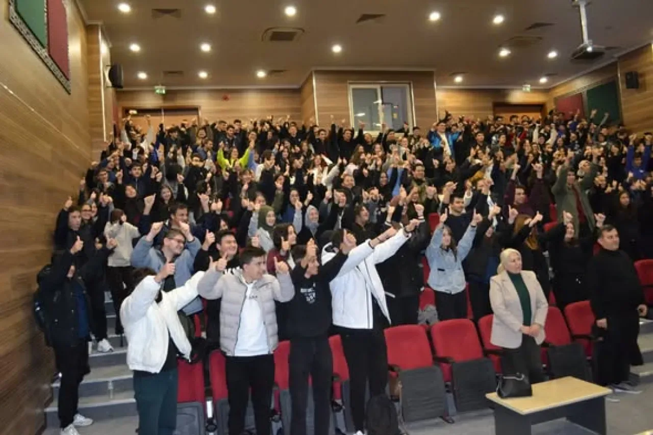 Beypazarı'nda Öğrencilere Sınav Stresi ve Motivasyon Semineri Beypazarı'nda Öğrencilere Sınav Stresi ve Motivasyon Semineri