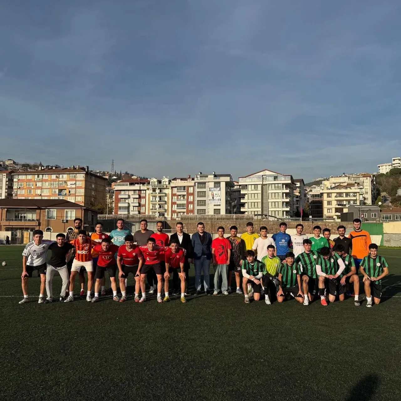 AK Parti Kocaeli İl Gençlik Kolları ÜniAK Futbol Turnuvası'nı Başlattı AK Parti Kocaeli İl Gençlik Kolları ÜniAK Futbol Turnuvası'nı Başlattı