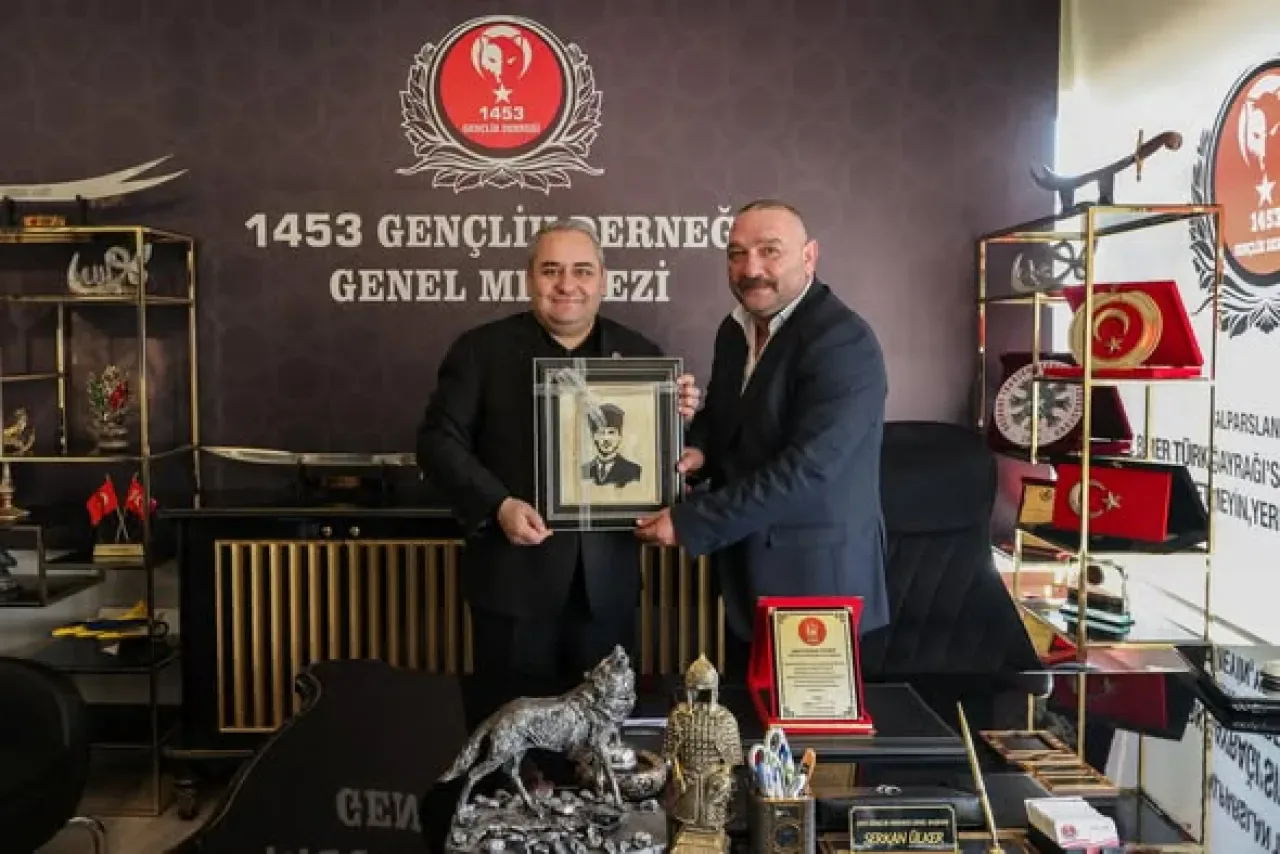 CHP'li Özarslan, 1453 Gençlik Derneği ile Görüş Alışverişinde Bulundu CHP'li Özarslan, 1453 Gençlik Derneği ile Görüş Alışverişinde Bulundu