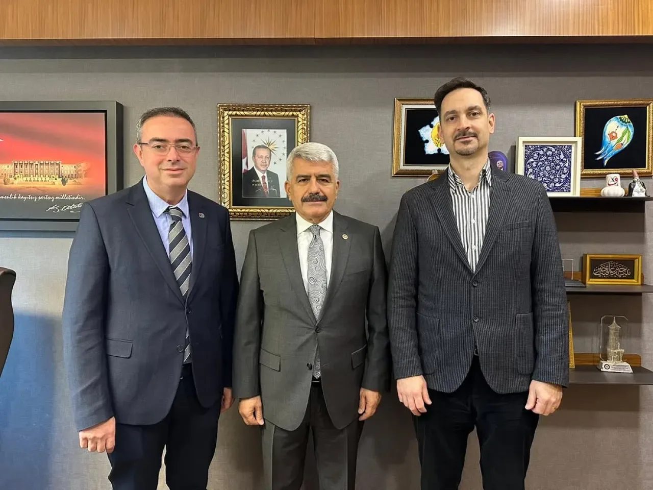 AK Parti Kocaeli Milletvekili Hülagü, Üniversite Dekanını TBMM'de Ağırladı AK Parti Kocaeli Milletvekili Hülagü, Üniversite Dekanını TBMM'de Ağırladı