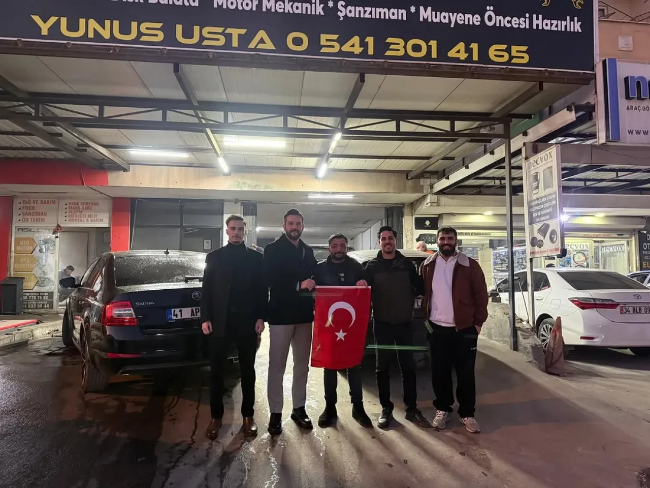 AK Parti Derince Gençlik Kolları'ndan Esnaf Ziyareti AK Parti Derince Gençlik Kolları'ndan Esnaf Ziyareti