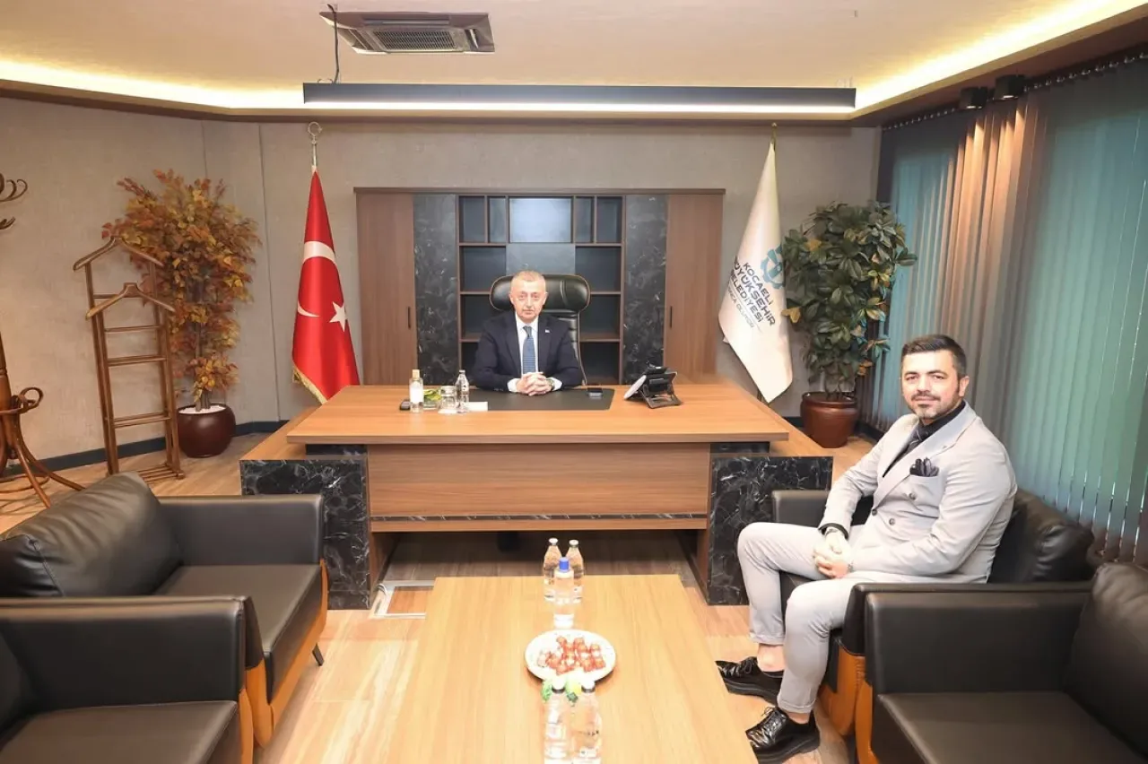 Kocaeli Büyükşehir Belediye Başkanı Büyükakın, Hastane Başhekimi Sertel'i Makamında Ağırladı Kocaeli Büyükşehir Belediye Başkanı Büyükakın, Hastane Başhekimi Sertel'i Makamında Ağırladı