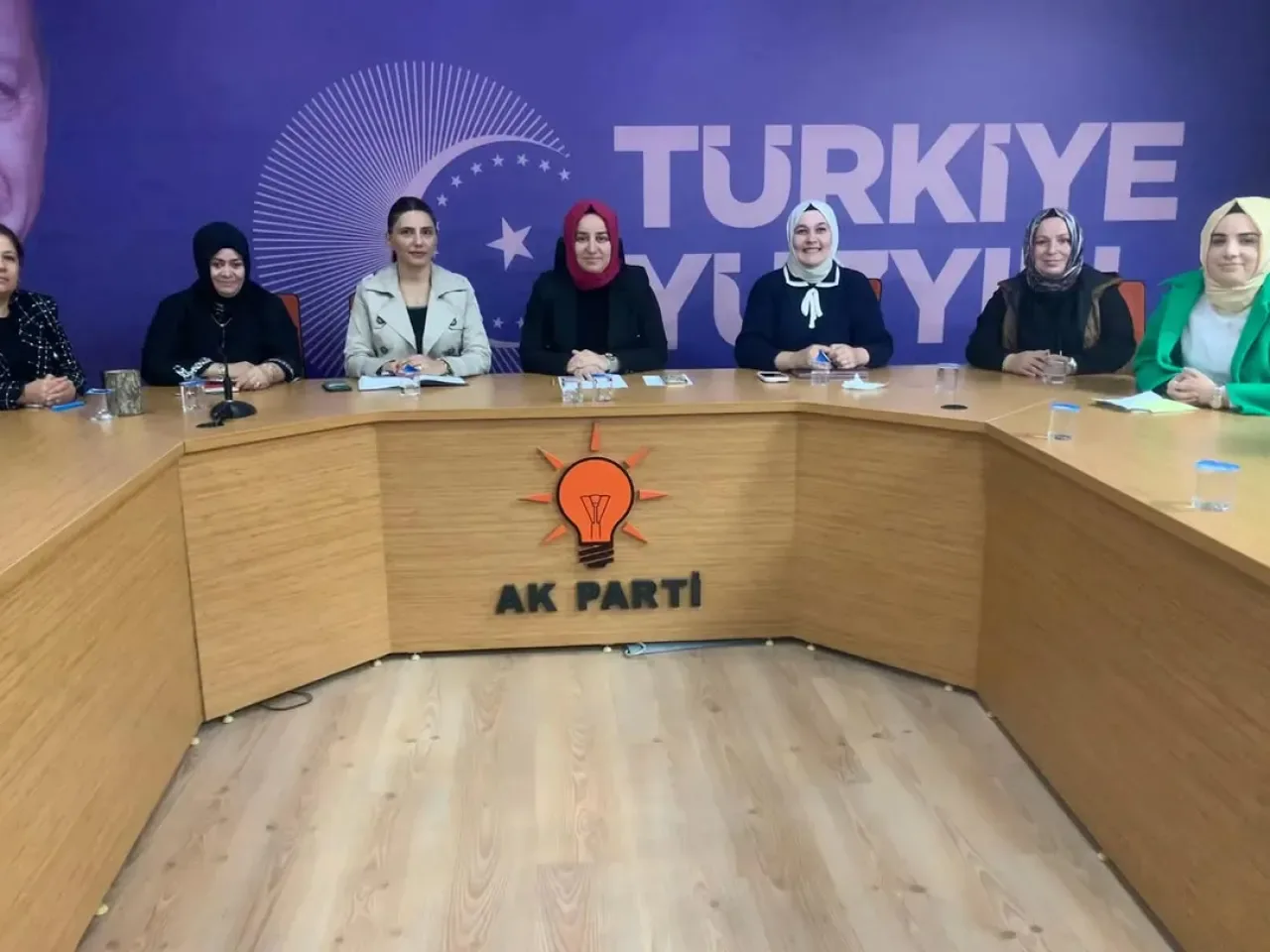 AK Parti Çayırova'da Haftalık Yönetim Kurulu Toplantısı Gerçekleştirildi AK Parti Çayırova'da Haftalık Yönetim Kurulu Toplantısı Gerçekleştirildi