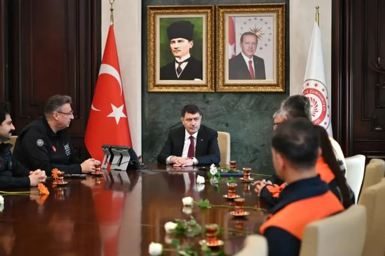 Ankara Valisi Vasip Şahin, AFAD'ın Yıl Dönümünde Personeli Kabul Etti Ankara Valisi Vasip Şahin, AFAD'ın Yıl Dönümünde Personeli Kabul Etti
