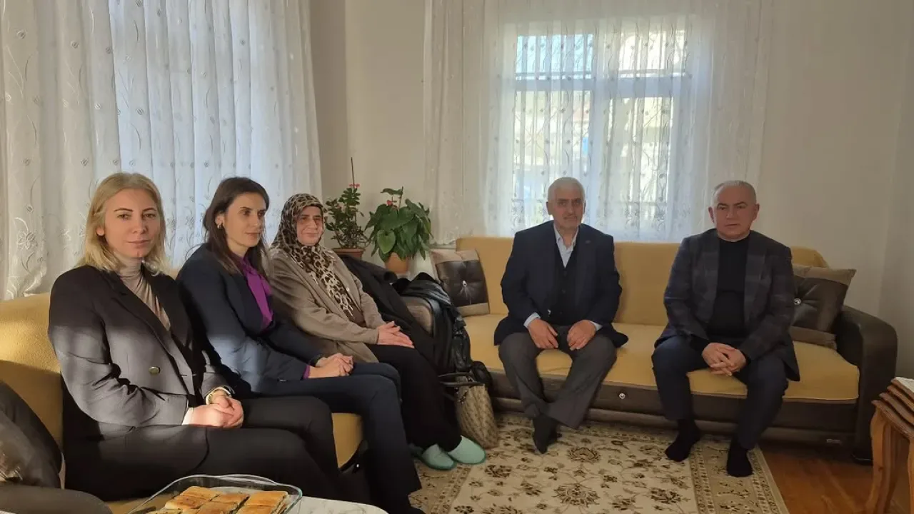Şile Kaymakamı Mustafa Çit, Muharip Gaziler Derneği Temsilciliğini Ziyaret Etti Şile Kaymakamı Mustafa Çit, Muharip Gaziler Derneği Temsilciliğini Ziyaret Etti
