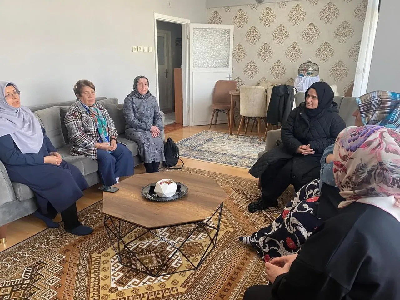 AK Parti Ümraniye Kadın Kolları Mahalle Ziyaretlerini Sürdürüyor AK Parti Ümraniye Kadın Kolları Mahalle Ziyaretlerini Sürdürüyor