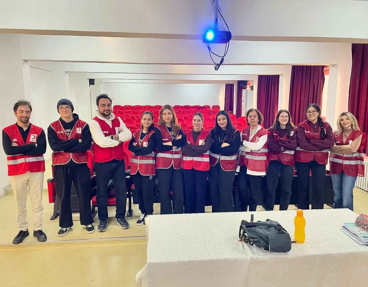 Genç Kızılay Bakırköy, Bakırköy Anadolu Lisesi'nde Gönüllülük Çalışmalarını Görüştü Genç Kızılay Bakırköy, Bakırköy Anadolu Lisesi'nde Gönüllülük Çalışmalarını Görüştü