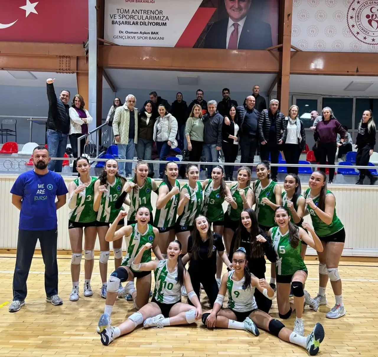 Bursa Büyükşehir Belediyespor Yıldız Kız Voleybol Takımı, Hekimoğlu GCT Bursa'yı 3-0 Mağlup Etti Bursa Büyükşehir Belediyespor Yıldız Kız Voleybol Takımı, Hekimoğlu GCT Bursa'yı 3-0 Mağlup Etti