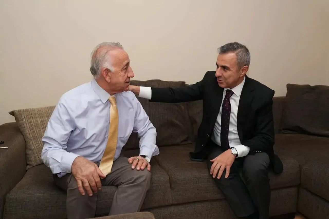 Beyoğlu Kaymakamı Abdullah Atakan Atasoy, Gazi Abdulkerim İrdam'ı Evinde Ziyaret Etti Beyoğlu Kaymakamı Abdullah Atakan Atasoy, Gazi Abdulkerim İrdam'ı Evinde Ziyaret Etti