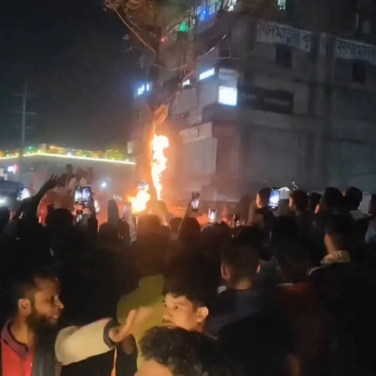 Bangladeş'te Hz. Muhammed'e Hakaret İddiasıyla Hindu Adam Öldürüldü Bangladeş'te Hz. Muhammed'e Hakaret İddiasıyla Hindu Adam Öldürüldü