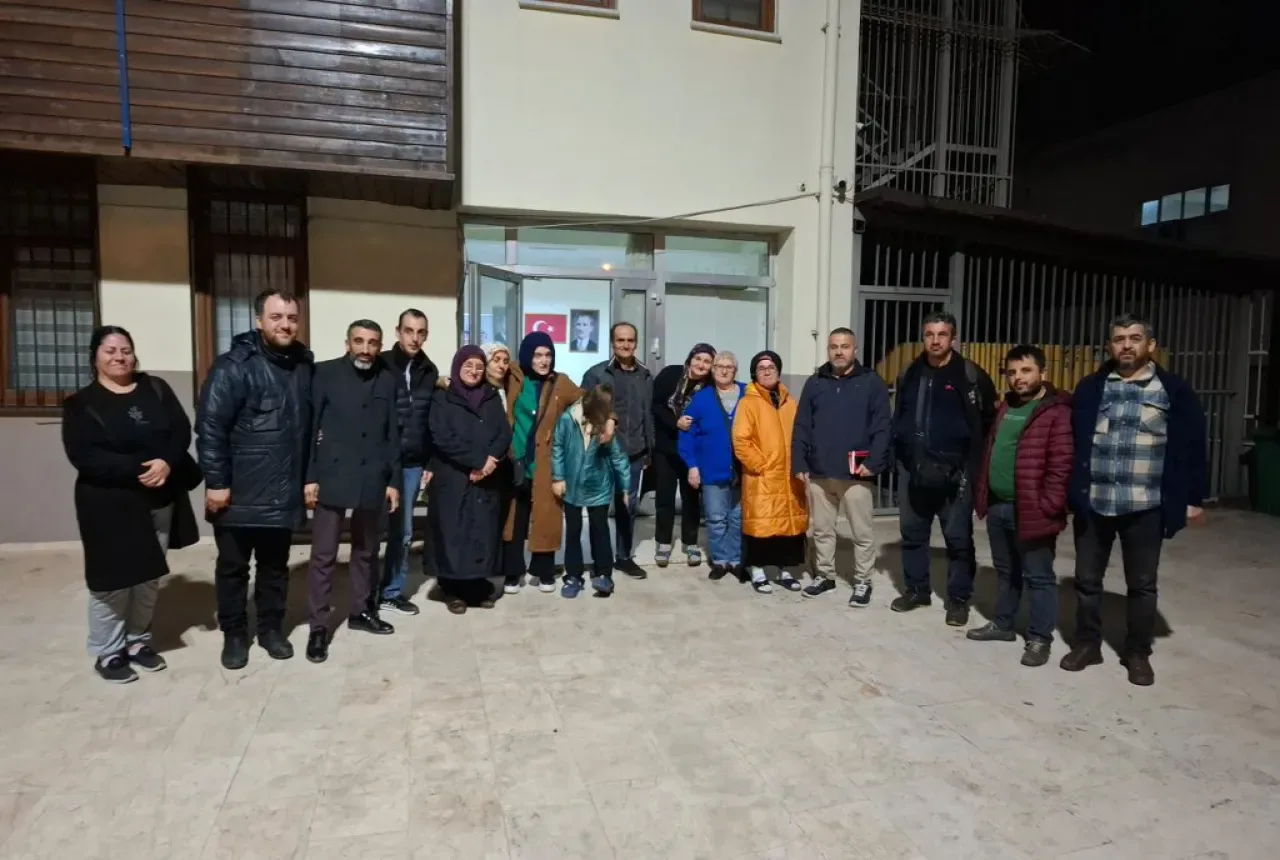 AK Parti Beyoğlu, Örnektepe Mahallesi'nde Yönetim Kurulu Toplantısı Düzenledi AK Parti Beyoğlu, Örnektepe Mahallesi'nde Yönetim Kurulu Toplantısı Düzenledi