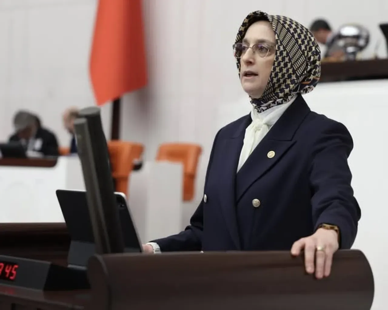 AK Partili Çam'dan Belediye Yönetimine Sert Eleştiriler: "Ankara'nın Sorunlarını Çözmekten Acizsiniz" AK Partili Çam'dan Belediye Yönetimine Sert Eleştiriler: "Ankara'nın Sorunlarını Çözmekten Acizsiniz"