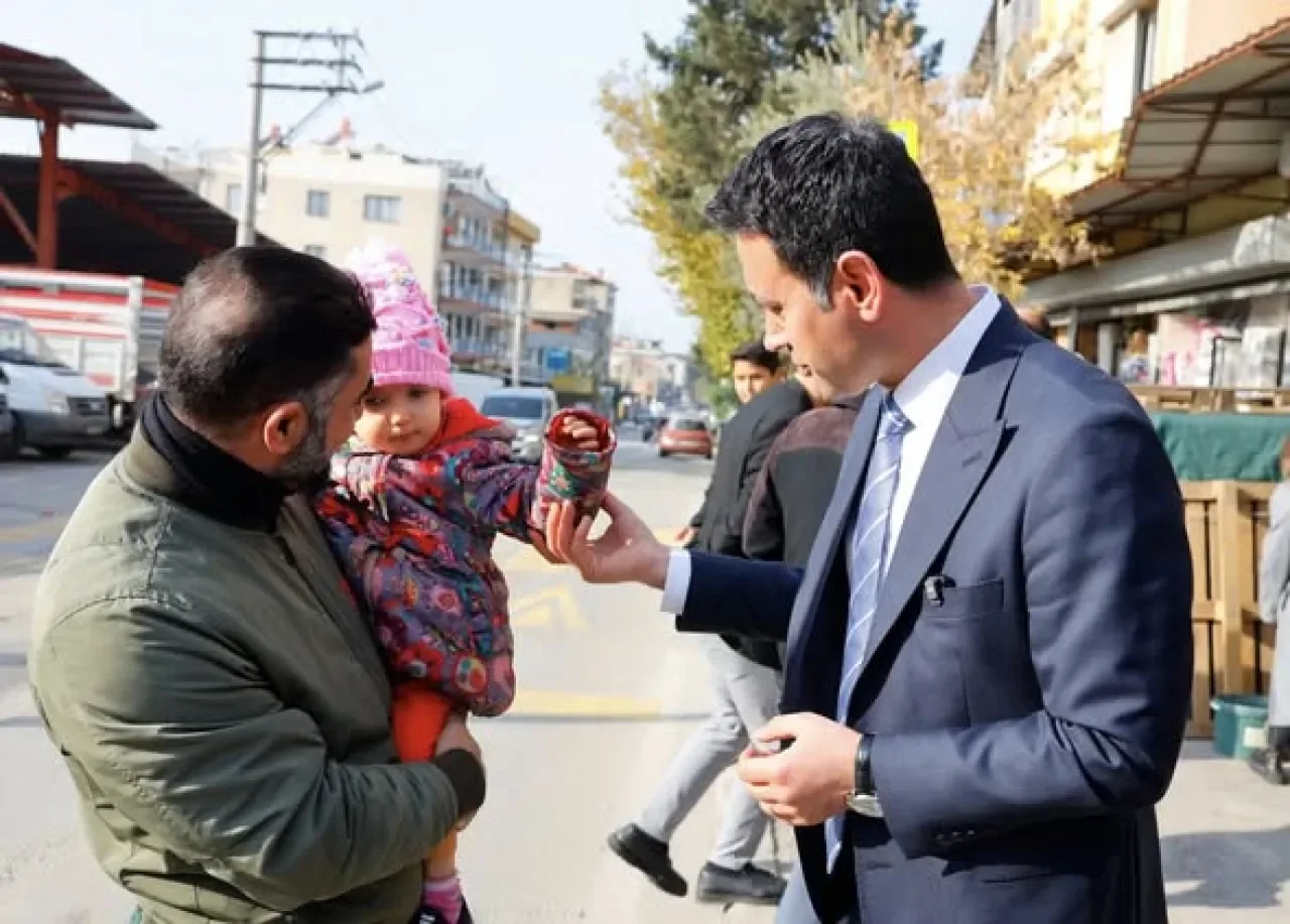 İzmir Bayraklı'da Nafiz Gürman Mahallesi'ne Ziyaret: İhtiyaçlar Yerinde Tespit Edildi İzmir Bayraklı'da Nafiz Gürman Mahallesi'ne Ziyaret: İhtiyaçlar Yerinde Tespit Edildi