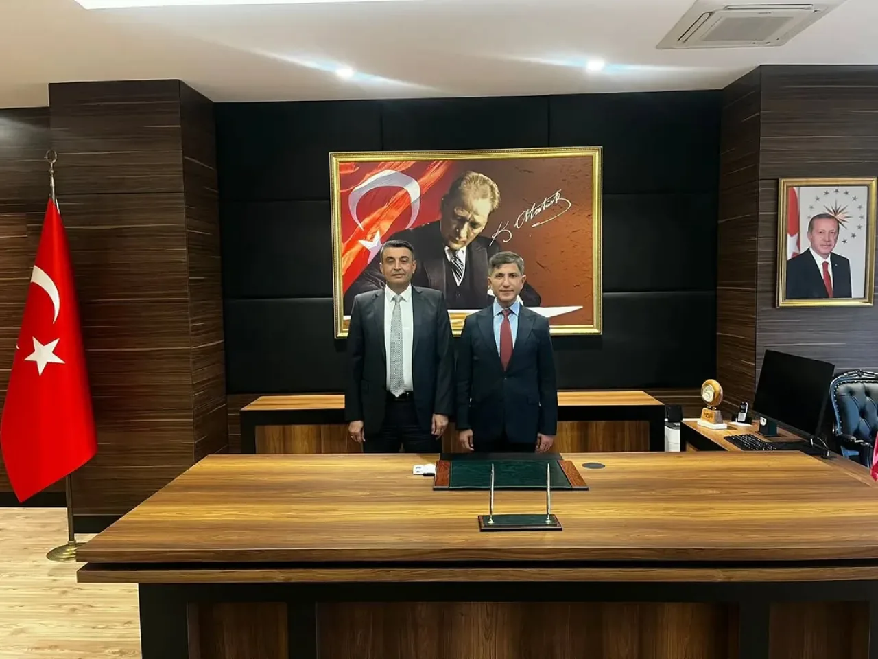 Kağıthane Kaymakamı Yüksel Kara, Çorlu'da Kaymakam Niyazi Erten'i Ziyaret Etti Kağıthane Kaymakamı Yüksel Kara, Çorlu'da Kaymakam Niyazi Erten'i Ziyaret Etti