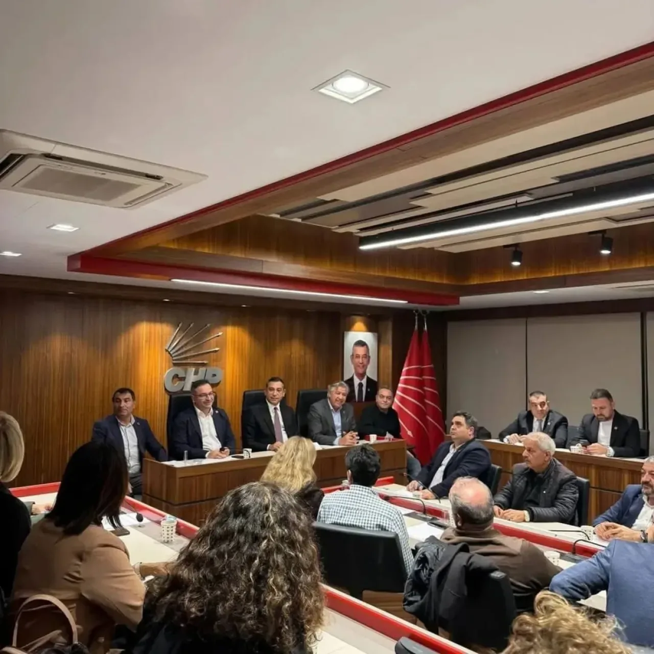 CHP İstanbul İlçe Örgütlerinden Ortak Mücadele Toplantısı: Hedef İktidar CHP İstanbul İlçe Örgütlerinden Ortak Mücadele Toplantısı: Hedef İktidar