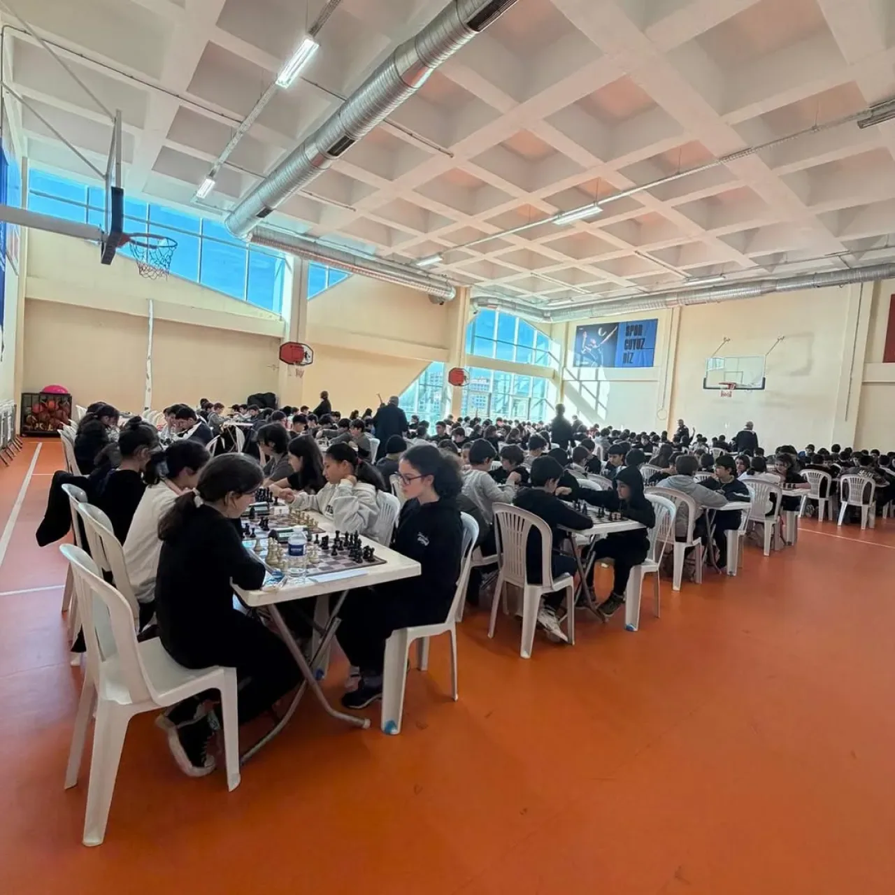 Kartal'da Okul Sporları Satranç Turnuvasına Yoğun İlgi: 87 Takım Yarışıyor Kartal'da Okul Sporları Satranç Turnuvasına Yoğun İlgi: 87 Takım Yarışıyor